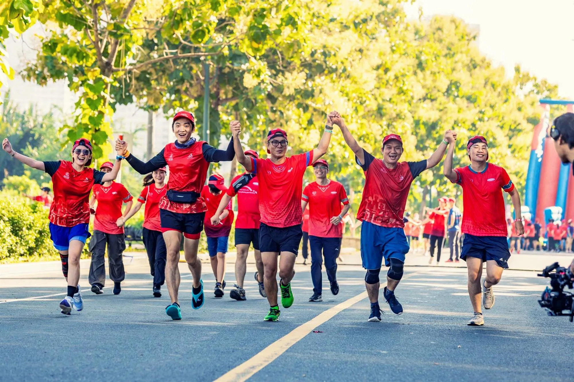 voh-gan-ngan-nguoi-tich-cuc-tham-gia-su-kien-chay-bo-ket-noi-yeu-thuong-2