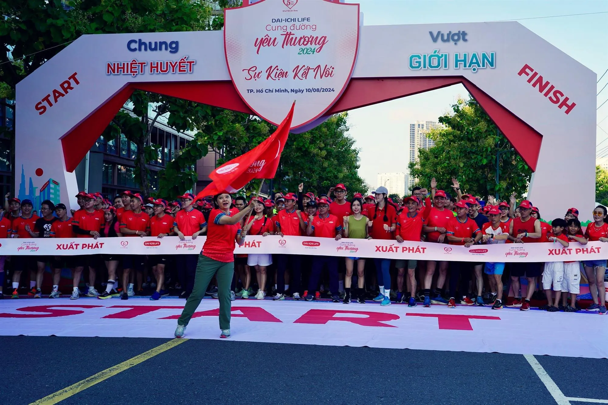 voh-gan-ngan-nguoi-tich-cuc-tham-gia-su-kien-chay-bo-ket-noi-yeu-thuong-4