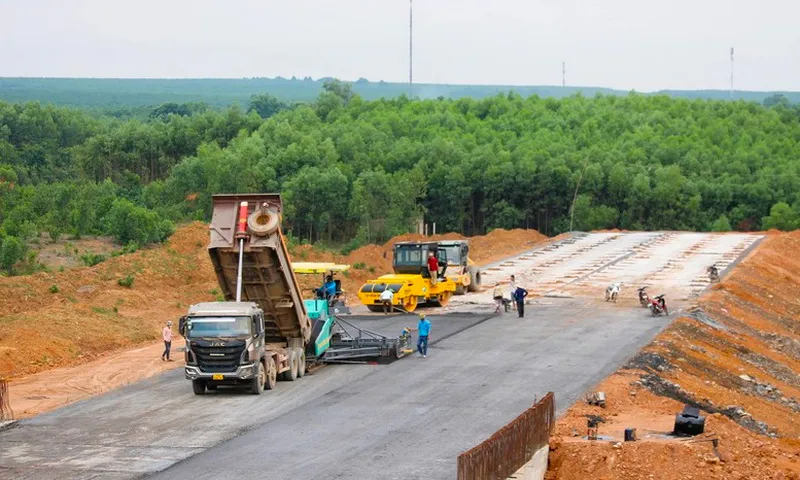 Bộ GTVT đề nghị các tỉnh phía Nam khẩn trương cấp mỏ cát để thi công các dự án đường bộ cao tốc 