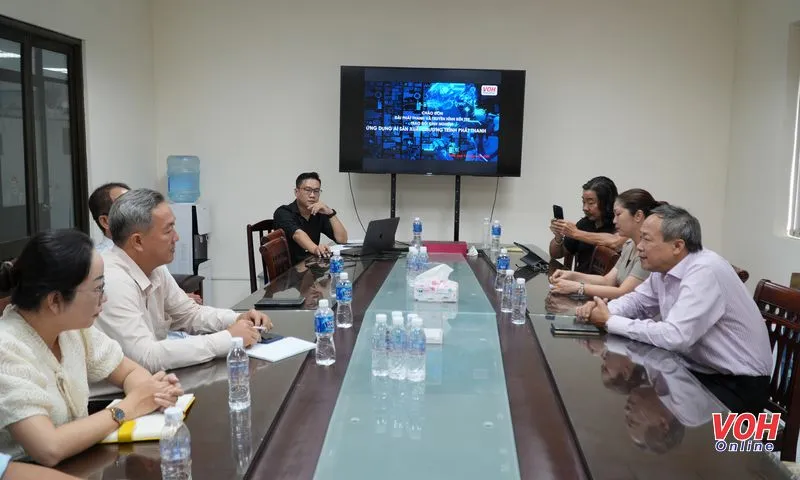 Đài PT-TH Bến Tre đến VOH trao đổi kinh nghiệm về ứng dụng AI sản xuất chương trình phát thanh