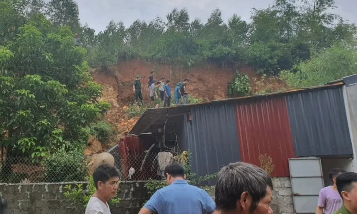 Sập tường do sạt lở đất ở Vĩnh Phúc, 1 người chết, 1 người bị thương