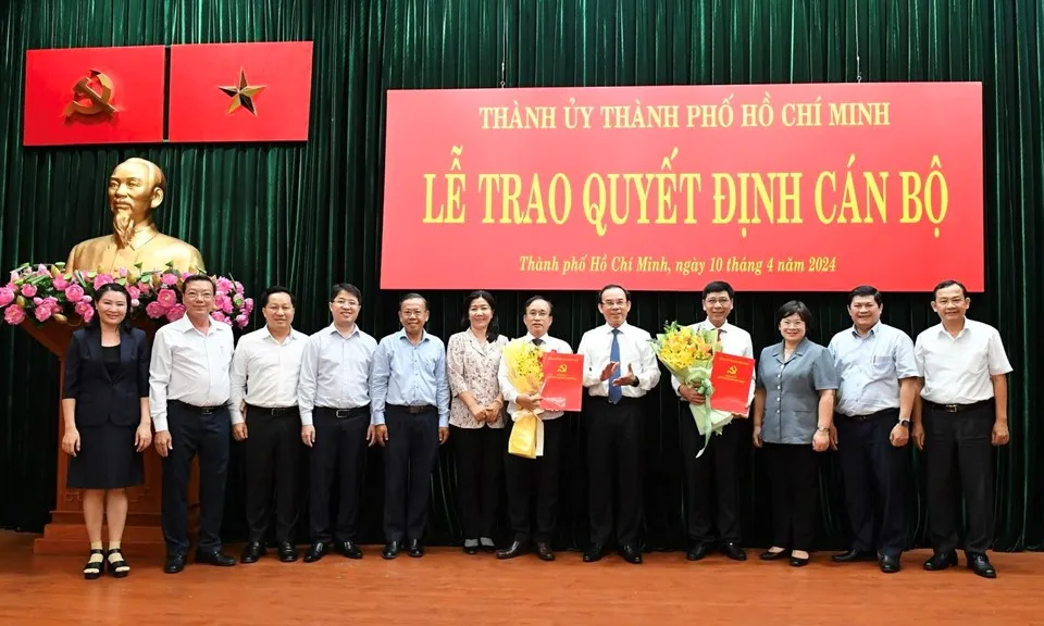 quyet-dinh-can-bo-140824