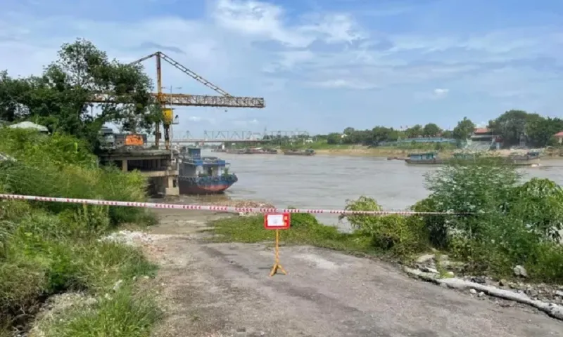 Phát hiện một quả bom nằm sát mép sông Lô (Phú Thọ)