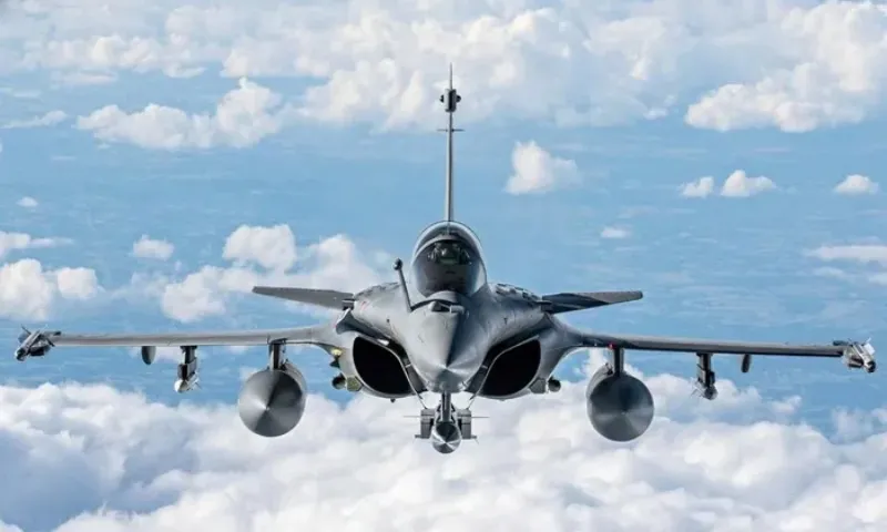 Va chạm giữa không trung: Hai máy bay chiến đấu Rafale rơi ở Pháp