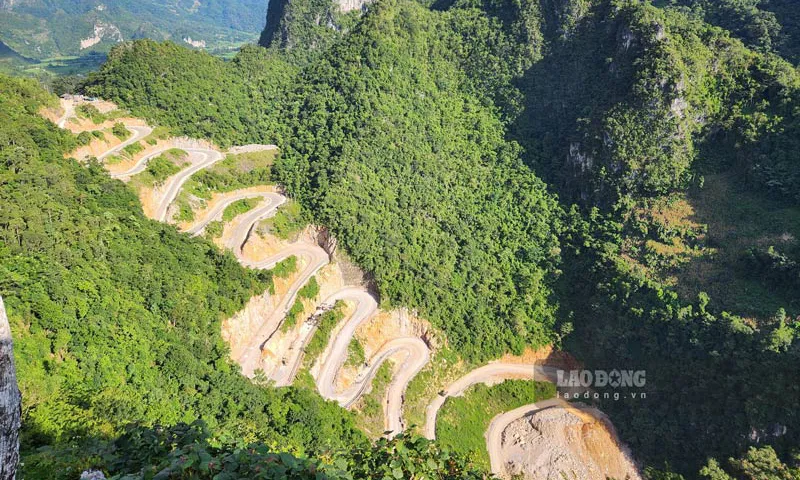 Diện mạo mới của cung đèo biểu tượng tại Cao Bằng dần lộ diện - Ảnh laodong.vn