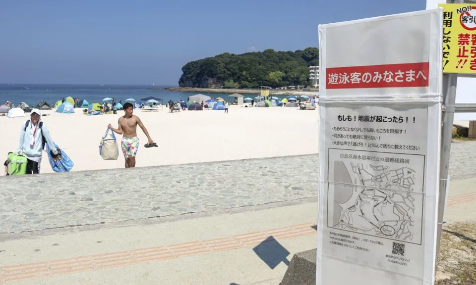 Nhật Bản dỡ bỏ cảnh báo động đất lớn do không có diễn biến mới