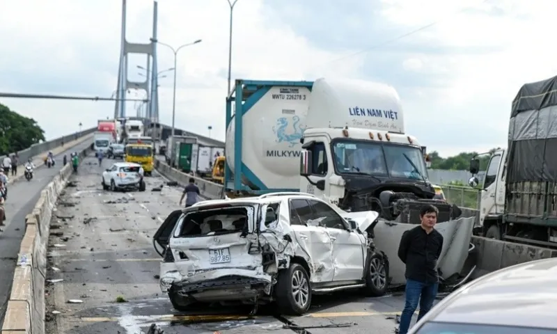 Bắt tạm giam tài xế gây tai nạn liên hoàn trên cầu Phú Mỹ