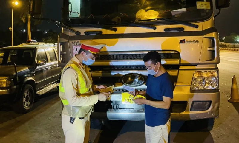 TPHCM tăng cường kiểm soát tải trọng xe
