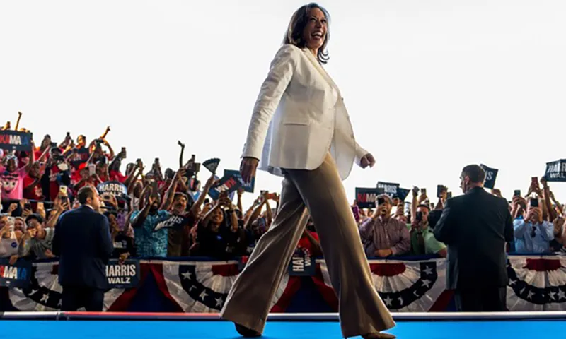 Kamala Harris tuyển dụng 16 nhà thiết kế người Mỹ 