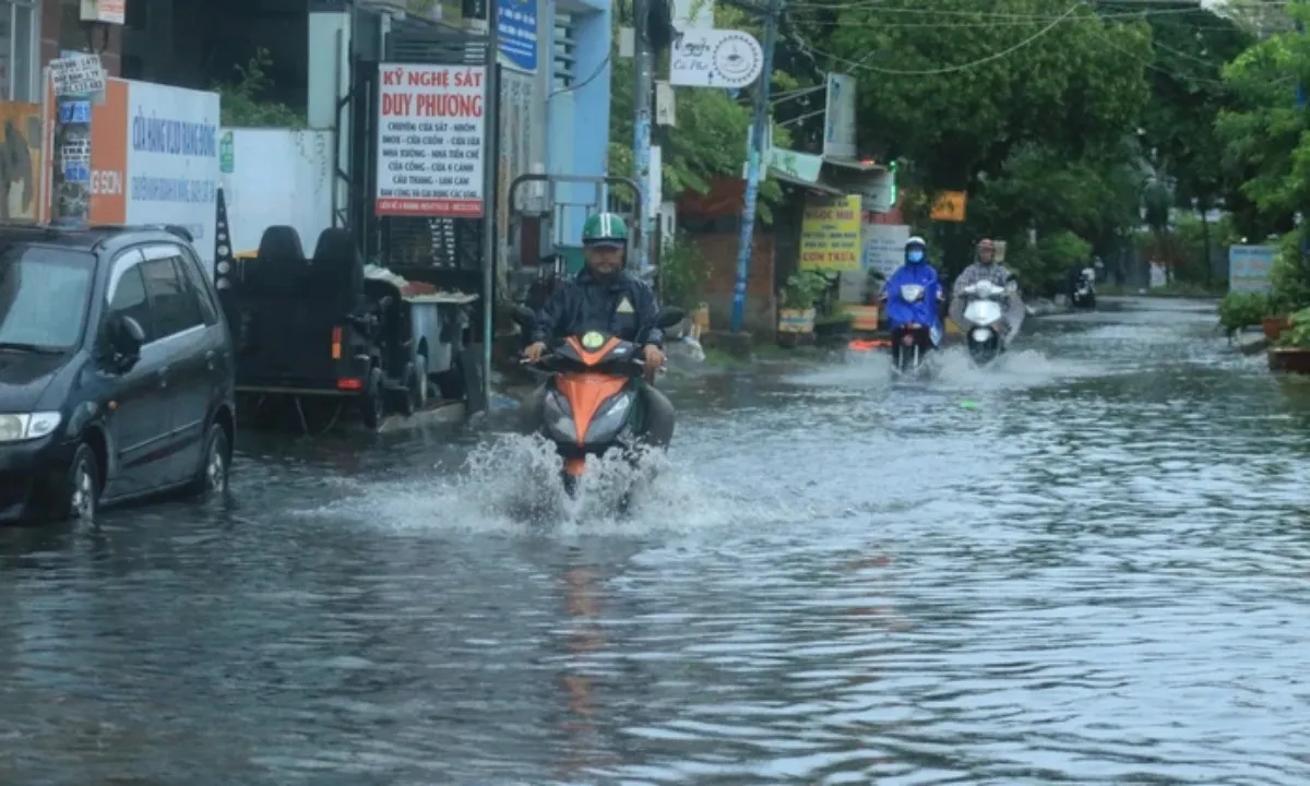 Chiều 16/8: TPHCM và Nam Bộ mưa rào và dông