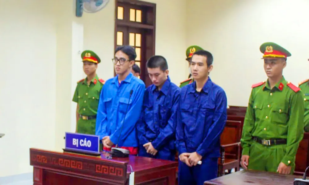 Xét xử các đối tượng làm và lưu hành tiền giả tại Hậu Giang