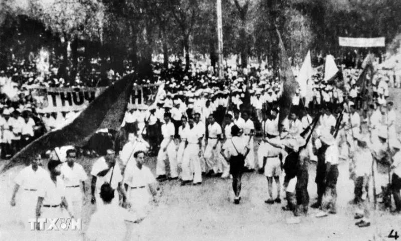 Cach_mang_thang_Tam5