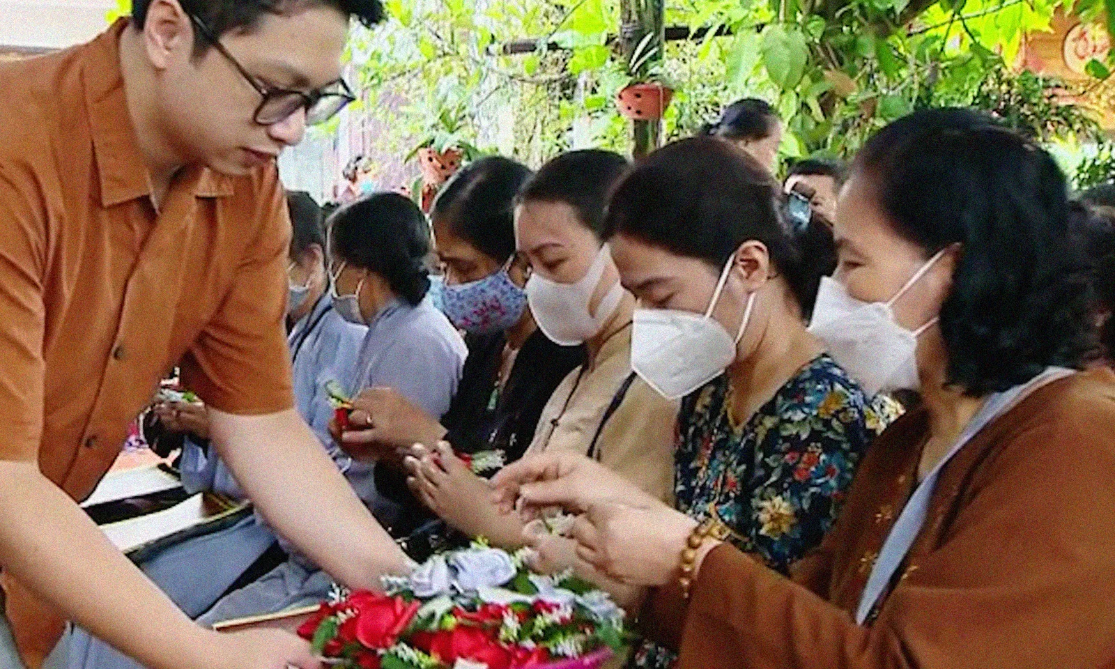 Lễ Vu Lan đong đầy tình người giữa cuộc sống hiện đại