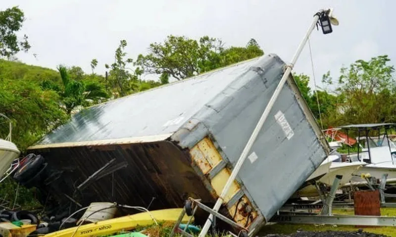 Bão nhiệt đới Ernesto mạnh trở lại, đe dọa bờ biển Bắc Mỹ