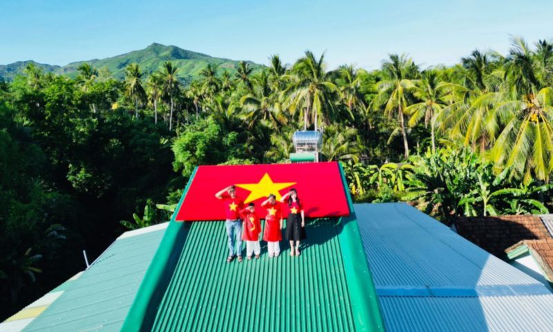 Làn sóng vẽ cờ Tổ quốc lên mái nhà: Trào lưu lan tỏa tinh thần yêu nước