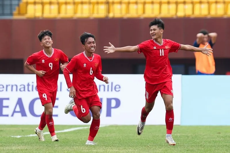 doi-tuyen-u16-viet-nam-tim-lai-niem-vui-chien-thang-truoc-u16-uzbekistan 12