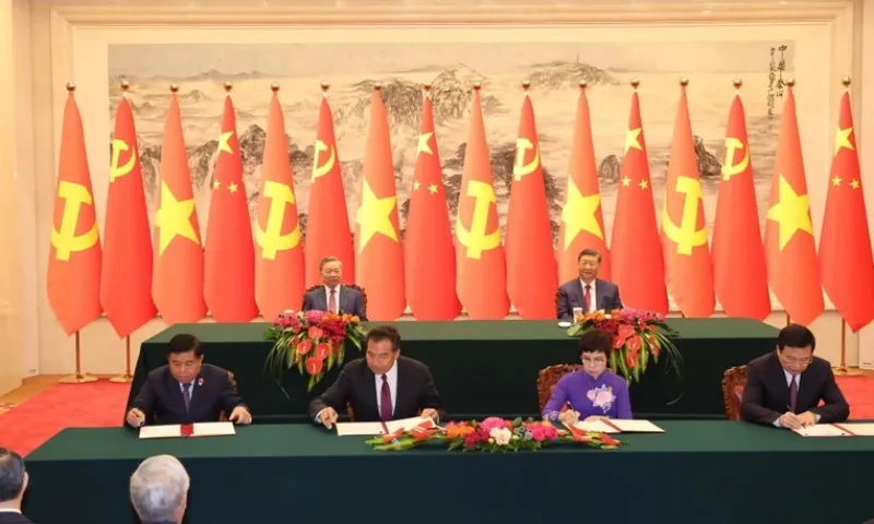 Việt Nam - Trung Quốc ký kết 14 văn kiện hợp tác quan trọng