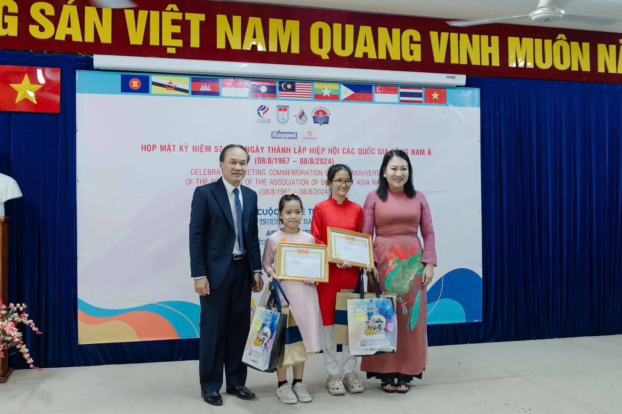 z5744437486628_54a12f88e4822124bf9e72ddda180591