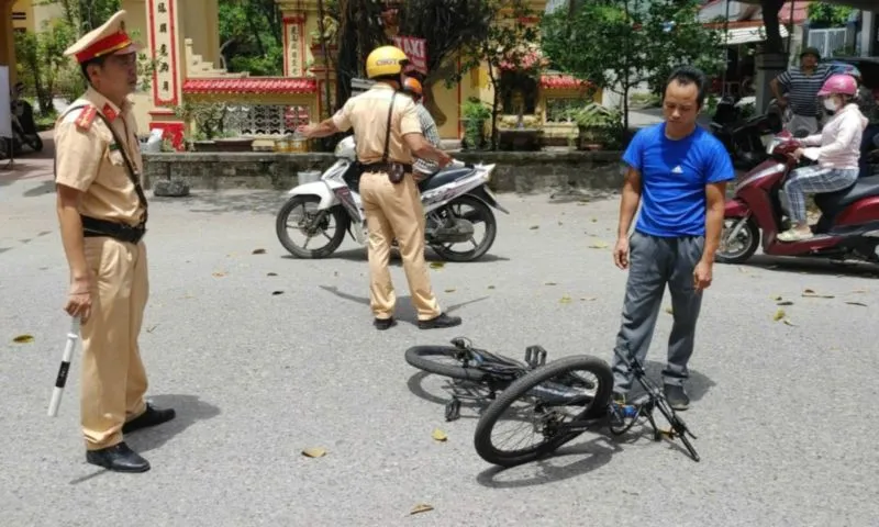 Hải Phòng: Khởi tố người đàn ông đi xe đạp vì chống đối người thi hành công vụ