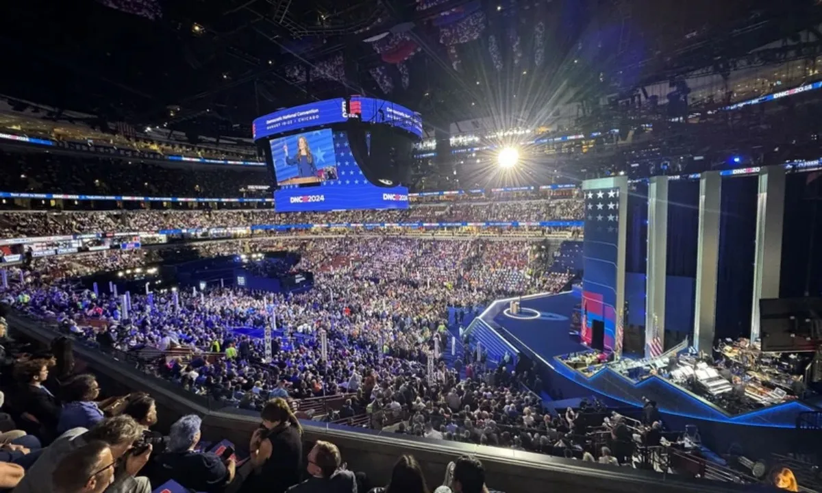 Tổng thống Joe Biden chính thức trao quyền đề cử cho phó tổng thống Kamala Harris