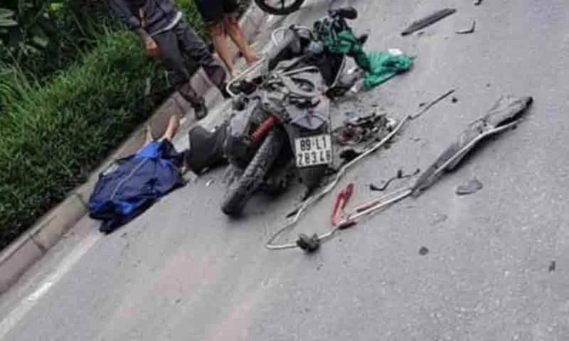 Ngay khúc cua, xe “hổ vồ” đụng người phụ nữ tử vong thương tâm
