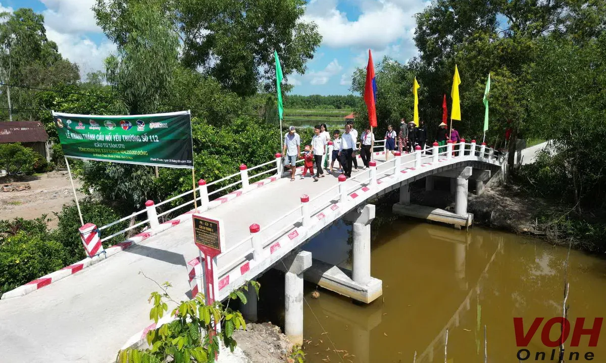 Trao 4 cây cầu yêu thương gần 2 tỷ đồng ở Cà Mau và Đồng Tháp