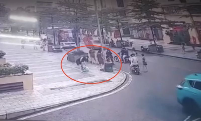 Công an Hà Nội điều tra vụ bé trai bị đánh đập trước sảnh chung cư