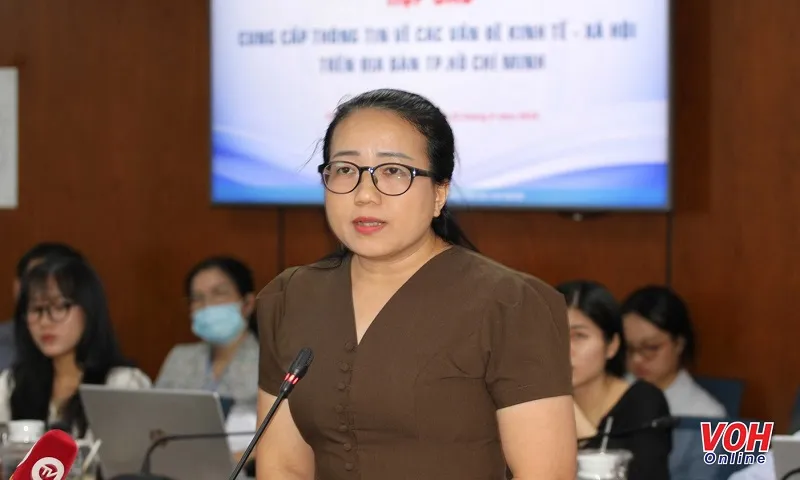 Hoa hậu Phương Lê sẽ bị mời lên làm việc vì hành vi “chế lời” Quốc ca