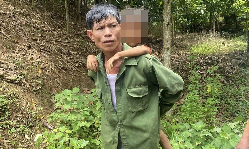 Khen thưởng các tập thể và cá nhân nỗ lực tìm kiếm bé trai đi lạc trong rừng