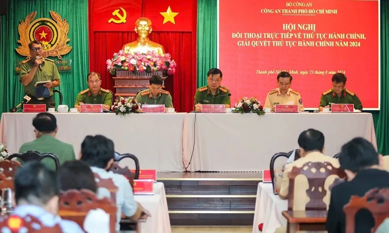 Công an TPHCM giải thích việc thu thập mống mắt không gây hại