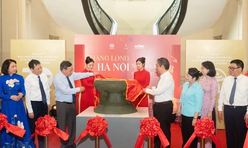 Trưng bày phiên bản Trống đồng Cổ Loa TP Hà Nội tặng TPHCM
