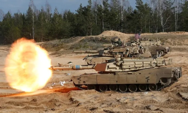 Mẫu xe tăng chiến đấu chủ lực Abrams M1. Ảnh Reuters