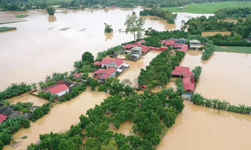 Mưa lũ khiến nước dâng cao tại huyện Hòa An, tỉnh Cao Bằng.