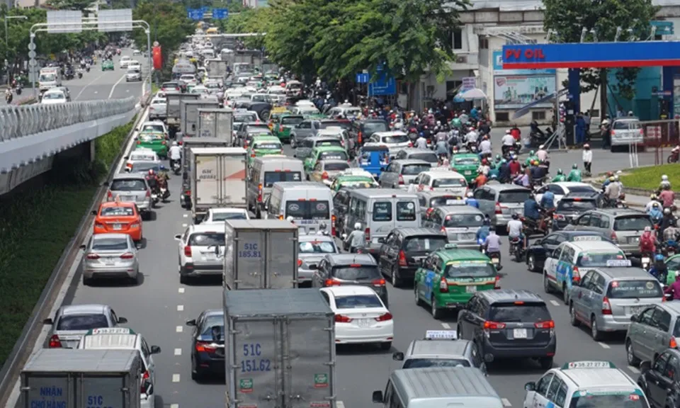 Sáng 28/8: Nhiều tuyến đường quanh sân bay Tân Sơn Nhất bị hạn chế lưu thông