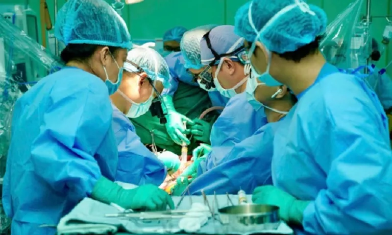 Một lá gan được chia thành hai mảnh, cứu sống hai bệnh nhân