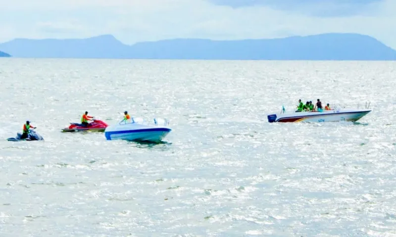 Nam thanh niên tử vong khi thu dù bay trên biển  