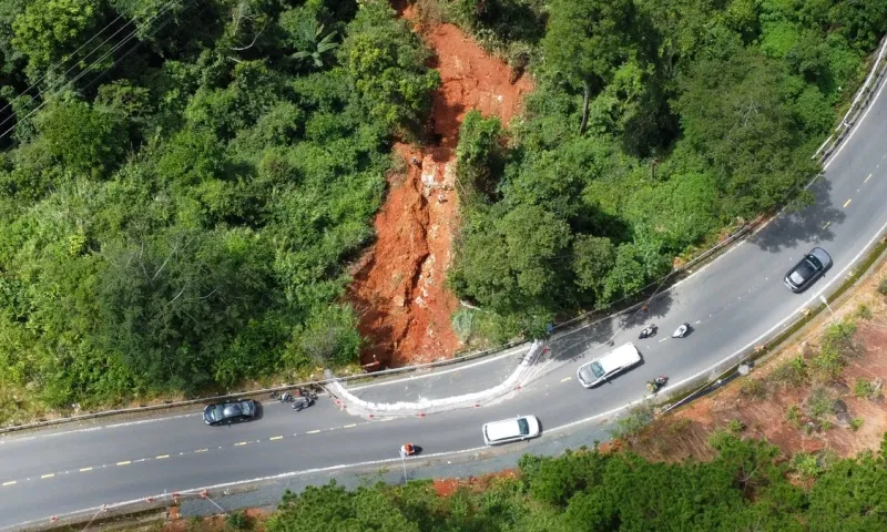 Đèo Tà Nung ở Đà Lạt sạt lở nghiêm trọng, kè taluy trôi khỏi vị trí gần 40m