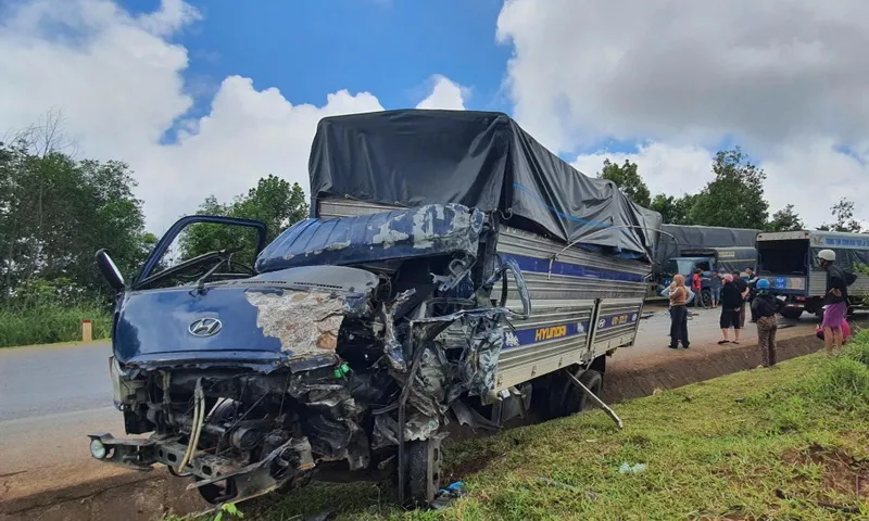 Tai nạn giao thông liên hoàn trên Quốc lộ 14, 4 xe tải hư hỏng