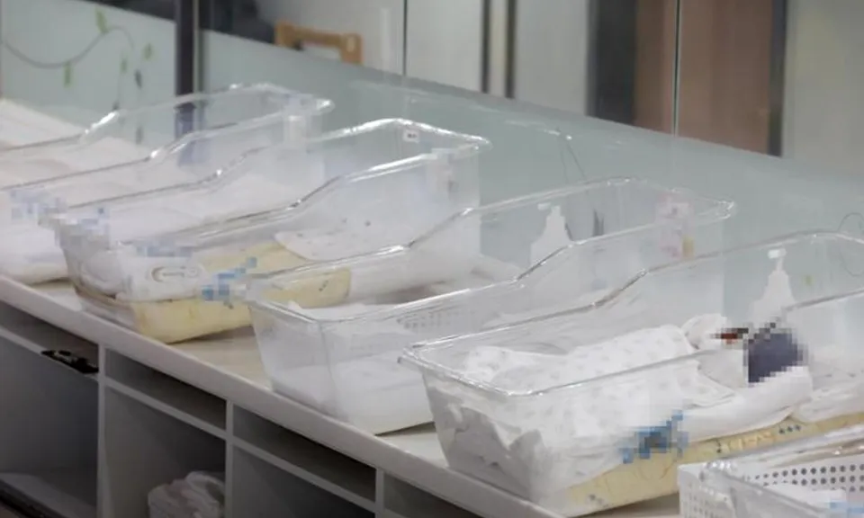 Kỷ lục: Gần 5% trẻ sơ sinh ở Hàn Quốc là ‘con ngoài giá thú’