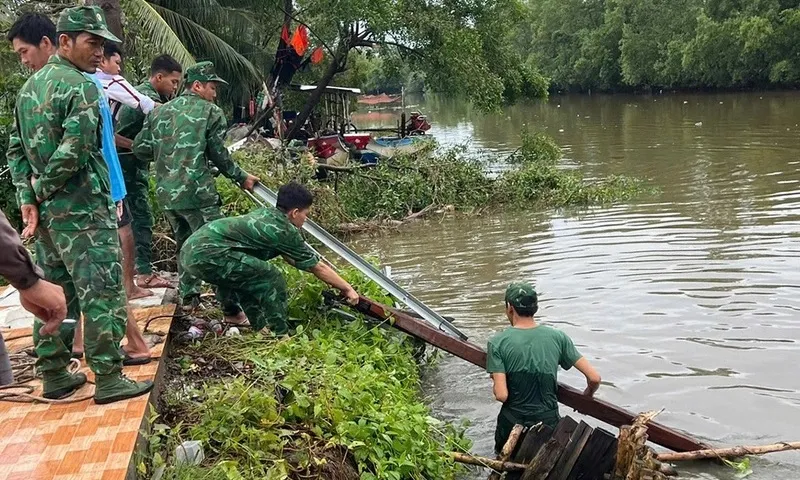 Kiên Giang: mưa bão, dông lốc làm sập và tốc mái nhiều nhà dân