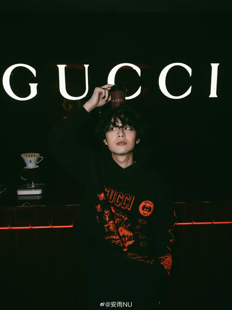 au-duong-na-na-lai-bi-khui-tin-hen-ho-ban-trai-lan-nay-khong-ai-ngo-toi-13