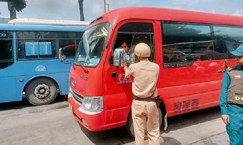 TPHCM: Tăng cường kiểm tra nồng độ cồn, ma túy với tài xế