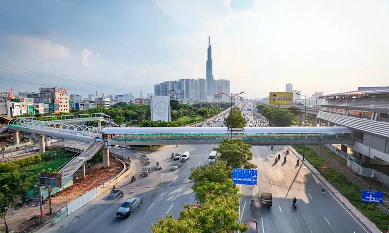 Những cây cầu đi bộ kết nối ga metro số 1 TPHCM sắp hoàn thành