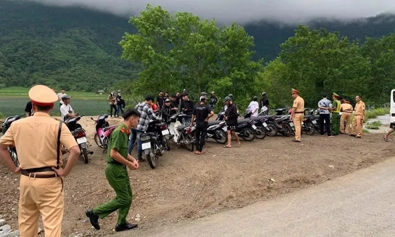 Hà Giang: Hàng chục “quái xế” tụ tập đua xe bị lực lượng công an phát hiện