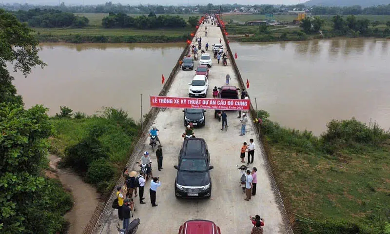 Cầu xây xong trên sông Lam, người đưa đò mất việc làm nhưng… vui