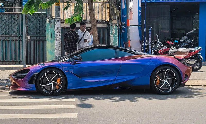 Tại Việt Nam, siêu xe McLaren 750S được phân phối chính hãng với hai phiên bản Coupe và Spider