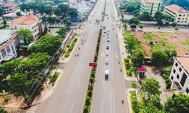 Va chạm với xe đầu kéo, 2 người thương vong trên Quốc lộ 14