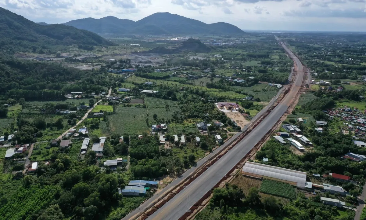 Cao tốc Biên Hòa - Vũng Tàu vượt tiến độ thi công sau 14 tháng khởi công