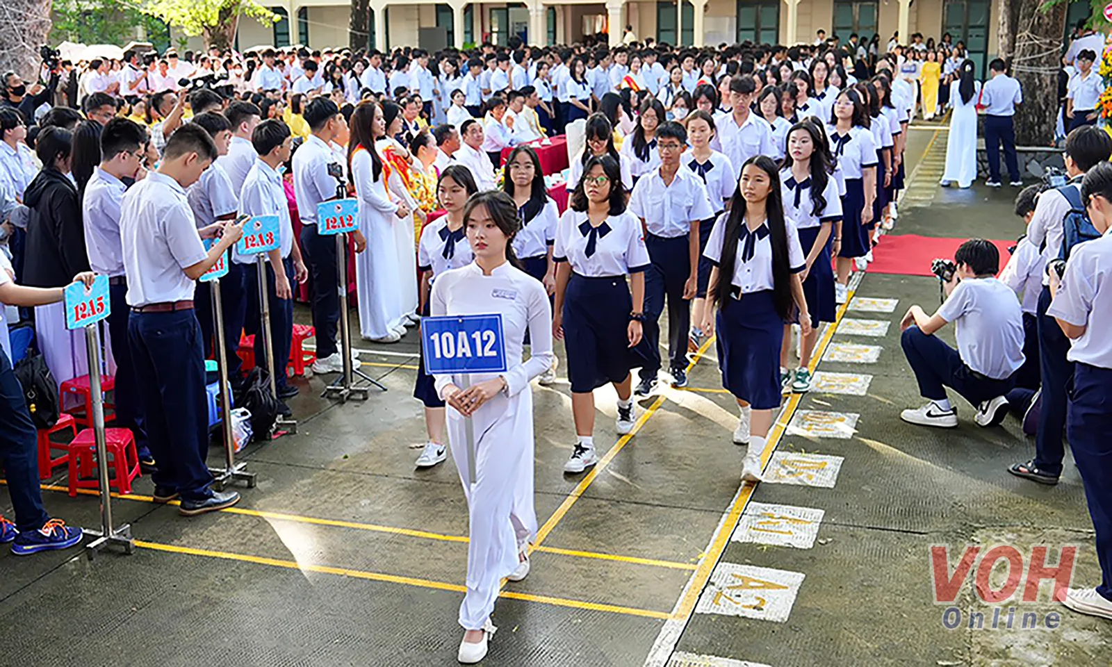 Rộn ràng ngày khai giảng năm học mới tại TPHCM 