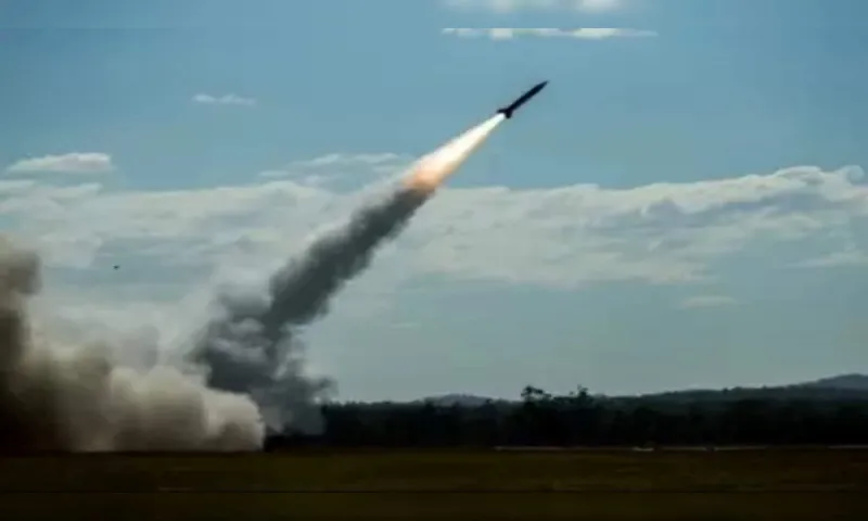 Ukraine sắp nhận thêm hàng trăm tên lửa đa năng